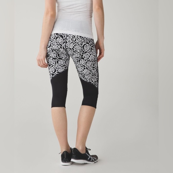 Lululemon Real Quick Crop *Full-On Luxtreme, Posey Black White/Black, Size 2 - Picture 3 of 12